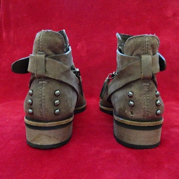 Dolce Vita Booties - Picture 4 of 9